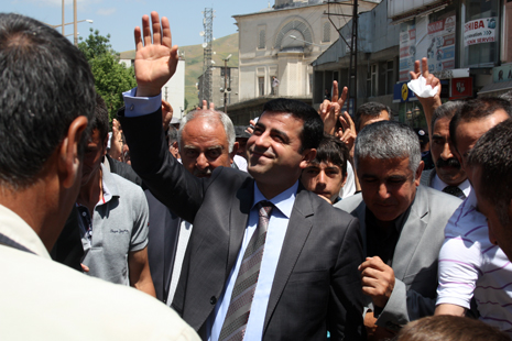 Demirtaş, Yüksekova'da 10