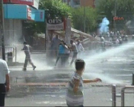 Diyarbakır'da Polis Müdahalesi 7