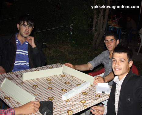 Vatandaş İftardan Sonra Parklara Akın Ediyor 32