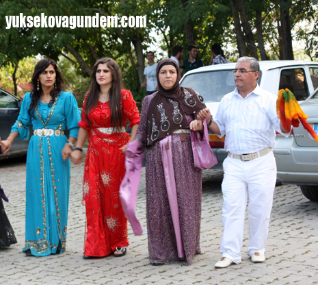 Kayhan Ailesinin Mutlu Günü 36