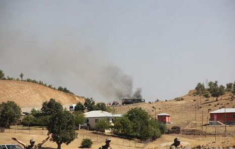 Bingöl'de askeri araca bombalı saldırı 1
