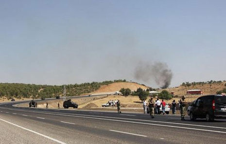 Bingöl'de askeri araca bombalı saldırı 5