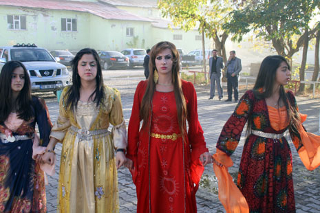 Yüksekova Düğünleri (13-14) Ekim 2012 24
