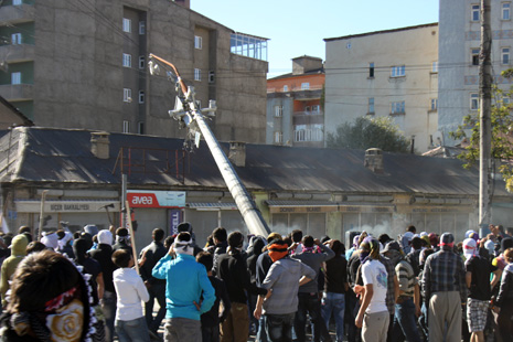 Yüksekova Savaş Alanına Döndü 17
