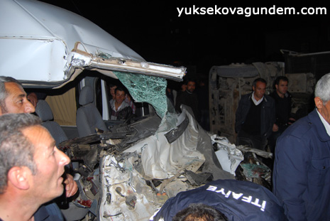 Yüksekova'da Kaza 4 Kişi Yaralandı 12