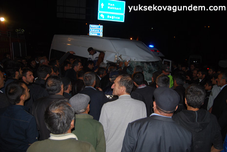 Yüksekova'da Kaza 4 Kişi Yaralandı 3