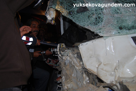 Yüksekova'da Kaza 4 Kişi Yaralandı 5