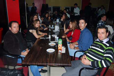 Öğretmenler Gece'de Coşkuyla Eğlendi 15