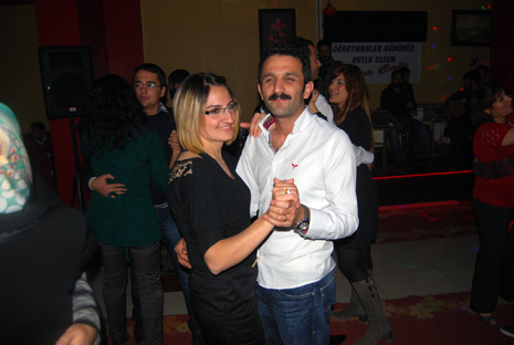 Öğretmenler Gece'de Coşkuyla Eğlendi 20