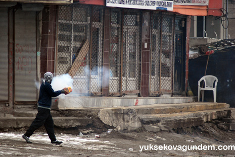 Yüksekova'da Cenaze Gerginliği 11