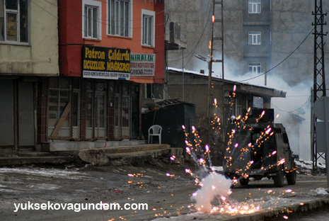 Yüksekova'da Cenaze Gerginliği 13