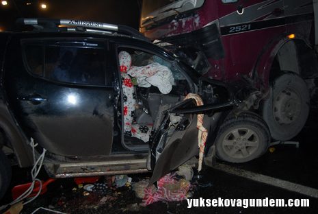Yüksekova'da Feci Kaza 2 ölü 11