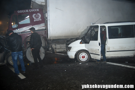 Yüksekova'da Feci Kaza 2 ölü 4
