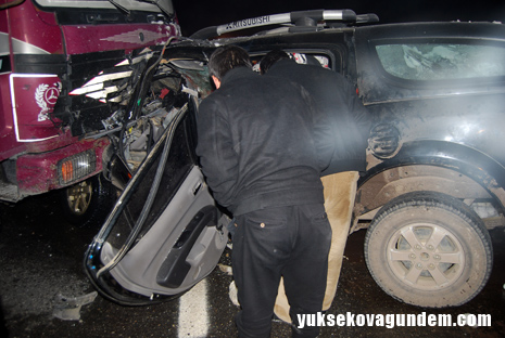 Yüksekova'da Feci Kaza 2 ölü 5