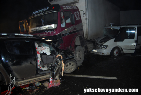 Yüksekova'da Feci Kaza 2 ölü 6