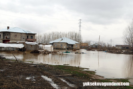 Yüksekova'da Mahalle Sular Altında Kaldı 1
