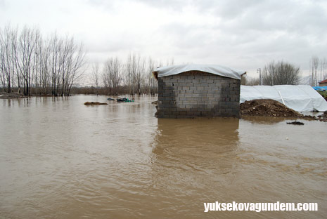 Yüksekova'da Mahalle Sular Altında Kaldı 11