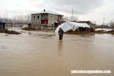 Yüksekova'da Mahalle Sular Altında Kaldı 6
