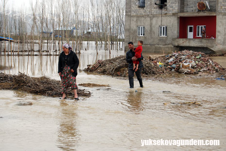 Yüksekova'da Mahalle Sular Altında Kaldı 8