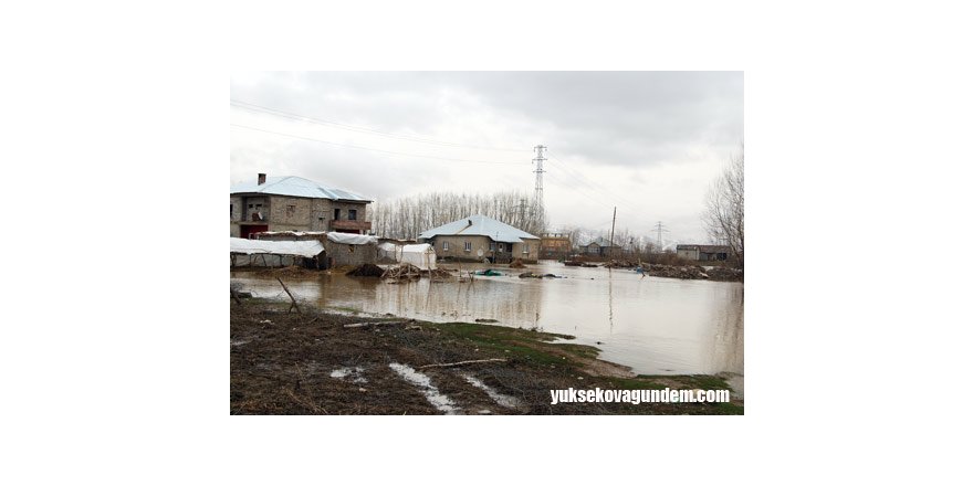 Yüksekova'da Mahalle Sular Altında Kaldı