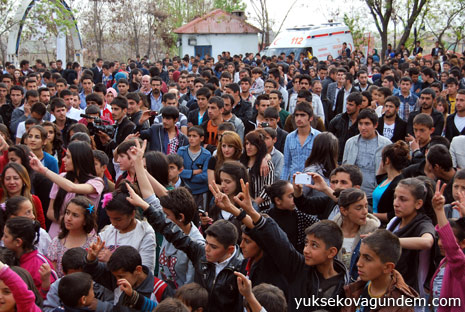 Hivron Yüksekova'da hayranlarıyla buluştu 16