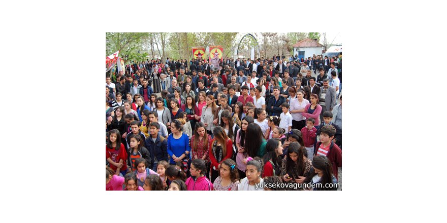 Hivron Yüksekova'da hayranlarıyla buluştu