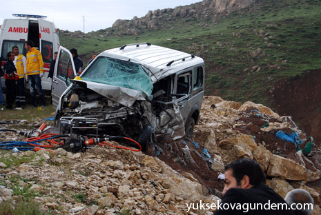 Yüksekova'da Kaza 2 Ölü 8