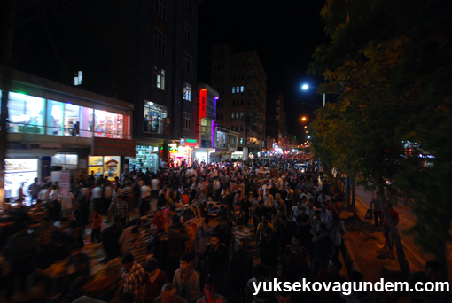 Buldan Yüksekova'da Halka Seslendi 3