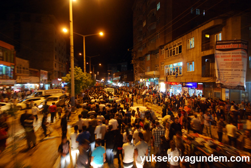 Buldan Yüksekova'da Halka Seslendi 4