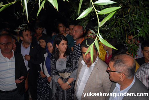 Buldan Yüksekova'da Halka Seslendi 5
