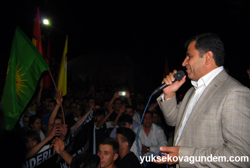 Buldan Yüksekova'da Halka Seslendi 7