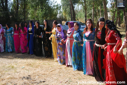 Karataş Ailesinin Mutlu Günü 25