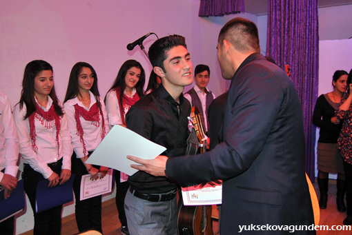 Yüksekova Lisesi Öğretmenler Gününü Kutladı 15