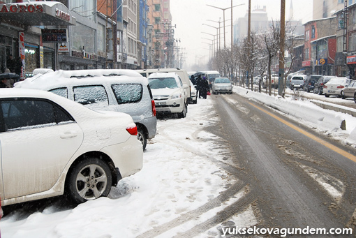 Yüksekova'ya Yılın İlk Karı Yağdı 1