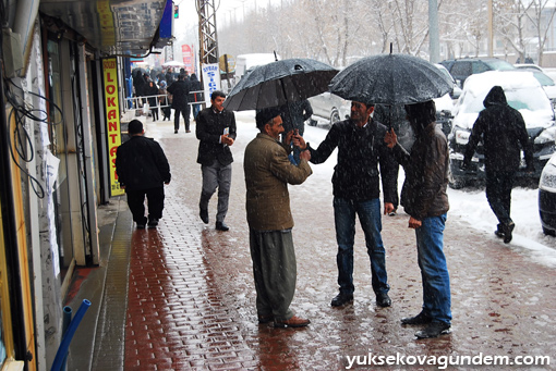 Yüksekova'ya Yılın İlk Karı Yağdı 13
