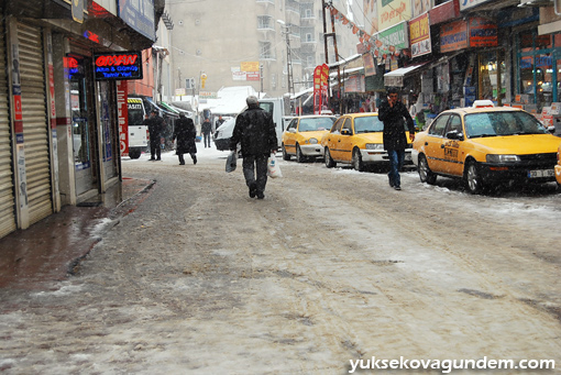 Yüksekova'ya Yılın İlk Karı Yağdı 15