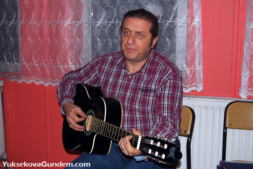 Tüm Müzik Aletlerini Bağışladı 23