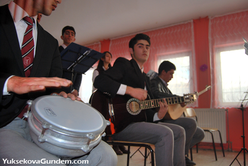 Tüm Müzik Aletlerini Bağışladı 26
