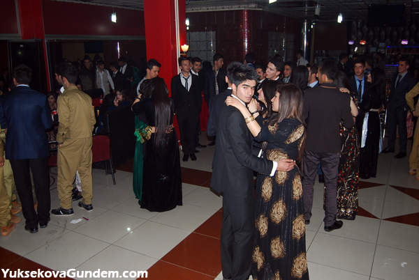 Yüksekova Lisesi'nin Moral Gecesi 91