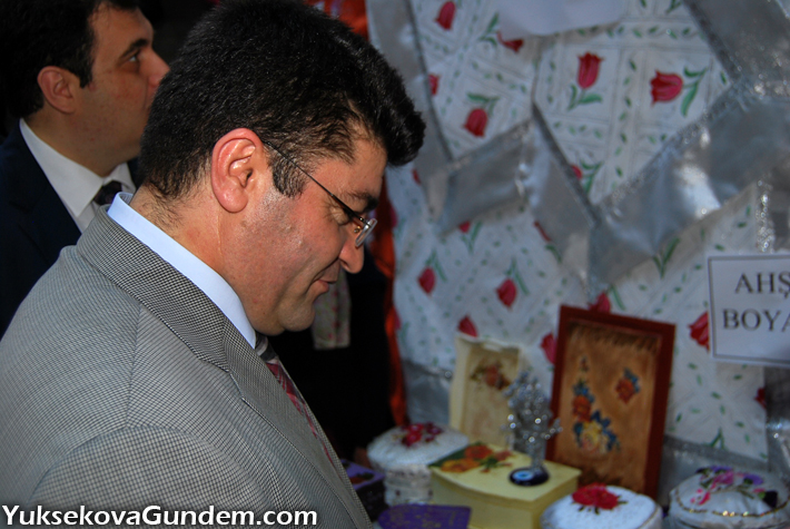 Yüksekova'da Sergiye Yoğun İlgi 18