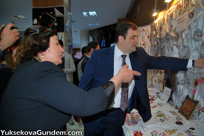 Yüksekova'da Sergiye Yoğun İlgi 20