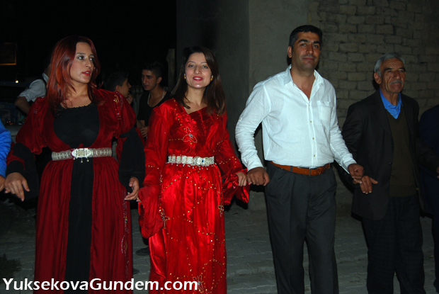 Yiğit Ailesinin Mutlu Günü 75