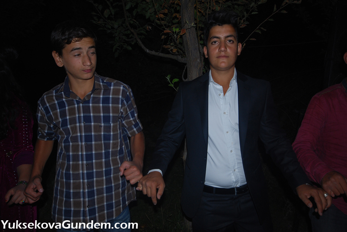 Özdemir ve Diri Ailesinin Mutlu Günü 75