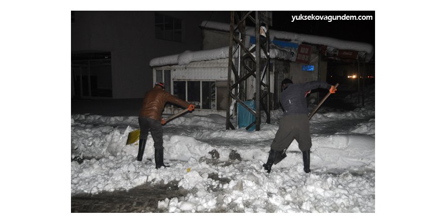 Yüksekova'da Kar Temizleme Çalışması