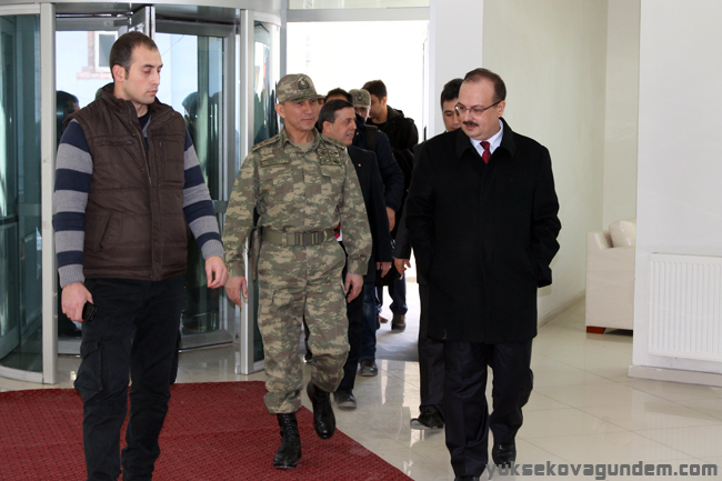 Vali Yakup Canbolat Yüksekova'da Temaslarda Bulundu 3