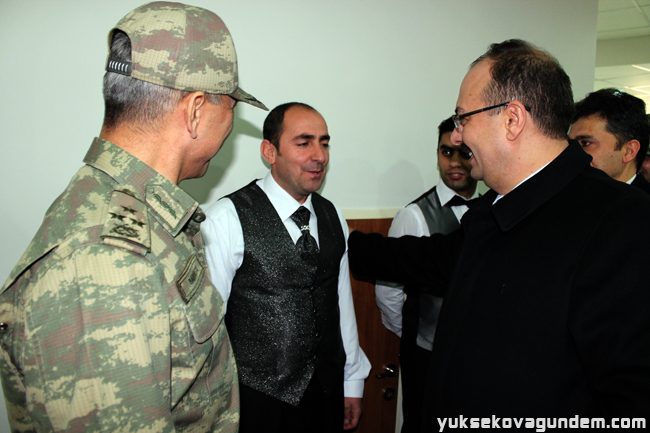 Vali Yakup Canbolat Yüksekova'da Temaslarda Bulundu 6