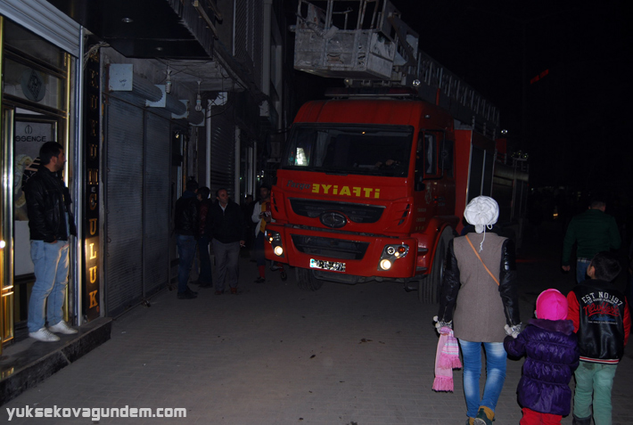 Yüksekova'da Yangına Toma Müdahale Etti 14