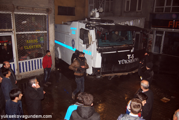 Yüksekova'da Yangına Toma Müdahale Etti 15