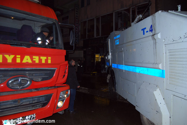 Yüksekova'da Yangına Toma Müdahale Etti 17