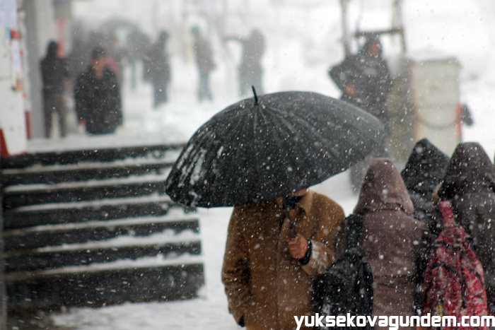 Yüksekova'da Kar Yağışı,Okullar Tatil Edildi 13